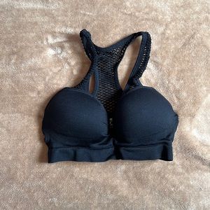 Pro-fit seamless padded sports bra. Size M